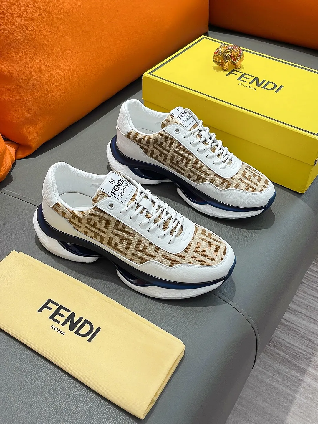 Men's shoes FENDI "Fendi" P440 Regular size: 38-44 (casual shoes) Product materials: Selected cowhide upper, soft sheepskin lining; original outsole.